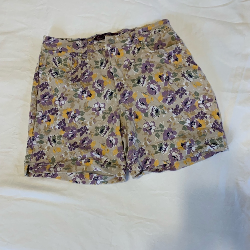 90’s Floral Jean Shorts women’s size 6
